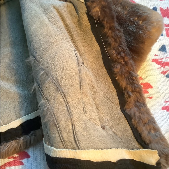 Vintage Brown Shearling Large Button Capelet - Picture 9 of 12